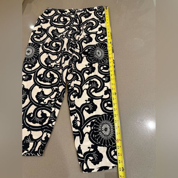Natori Women’s Black & White designed Pants size medium - Picture 3 of 8